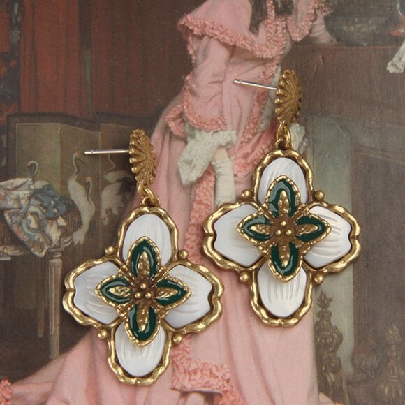 NEW Baroque Style Gold & Enamel Quatrefoil Drop Earrings - Picture 1 of 6